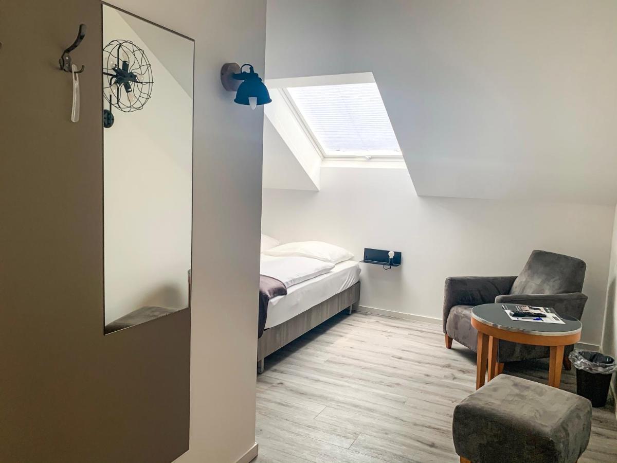 PRIMA Inn Unterkunft direkt über der Bar am Minimax Neuruppin Exterior foto